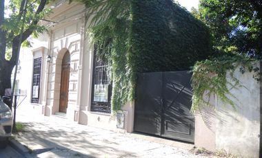 CASA ANTIGUA A 1 CUADRA DE PLAZA 1810- LOBOS