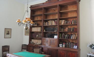 CASA ANTIGUA A 1 CUADRA DE PLAZA 1810- LOBOS