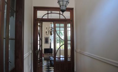 CASA ANTIGUA A 1 CUADRA DE PLAZA 1810- LOBOS