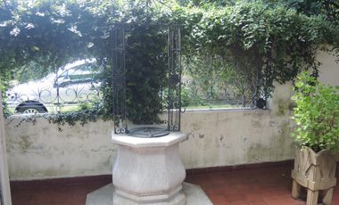 CASA ANTIGUA A 1 CUADRA DE PLAZA 1810- LOBOS