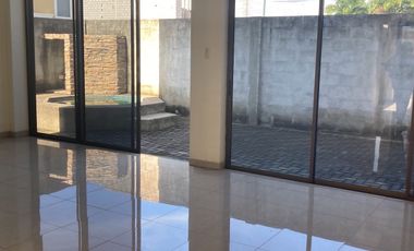 Venta de hermosa Casa para estrenar en Urbanización Mallorca Village, con Jacuzz (J Luna)