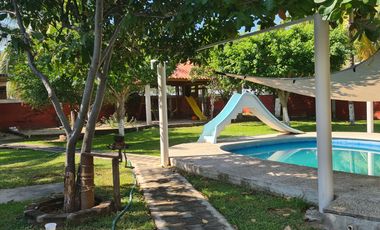 EN VENTA CASA EN ACAPULCO PIE DE LA CUESTA AMPLIO JARDIN A ORILLA DE CARRETERA