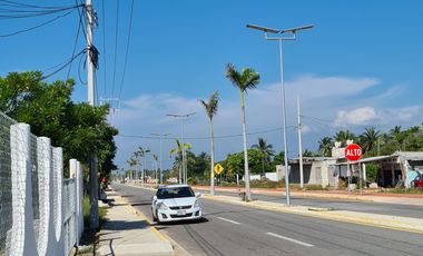 EN VENTA CASA EN ACAPULCO PIE DE LA CUESTA AMPLIO JARDIN A ORILLA DE CARRETERA