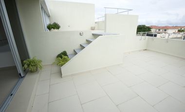Se Vende Casa Dúplex en Costa Sur $ 393 k AB