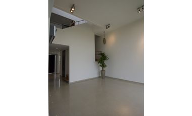 Se Vende Casa Dúplex en Costa Sur $ 393 k AB