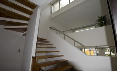 Se Vende Casa Dúplex en Costa Sur $ 393 k AB