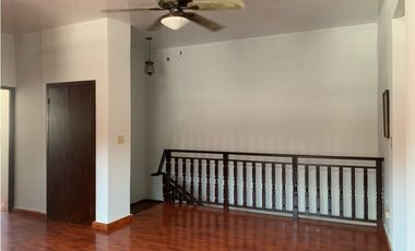 Venta de casa dúplex, La Alameda
