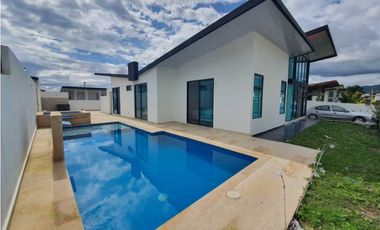 En Venta Casa Campestre Con Piscina Privada En Chinauta