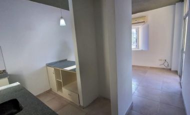 PRECIOSO MONOAMBIENTE EN ALQUILER CON BALCÓN Y PARRILLA.-