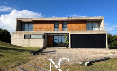 Casa en venta en Costa Esmeralda con vista a la Cancha de Golf