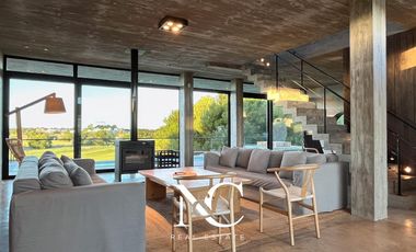 Casa en venta en Costa Esmeralda con vista a la Cancha de Golf