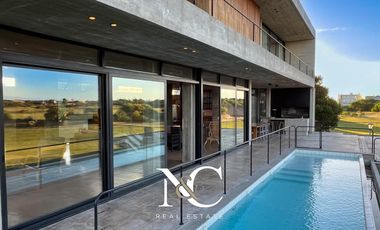 Casa en venta en Costa Esmeralda con vista a la Cancha de Golf