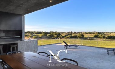 Casa en venta en Costa Esmeralda con vista a la Cancha de Golf