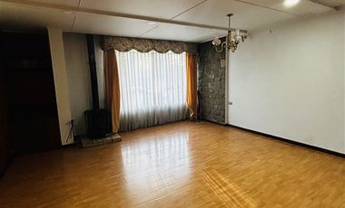 Casa en Venta en Casa frente plaza de armas Curacautin 343 mts 2 casa