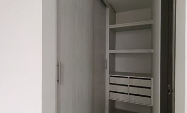 apartamento en arriendo en prados del este. Cod A31795