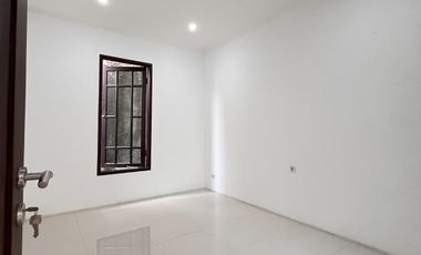 DISEWAKAN RUMAH  BARU  CIPETE KEBAYORAN