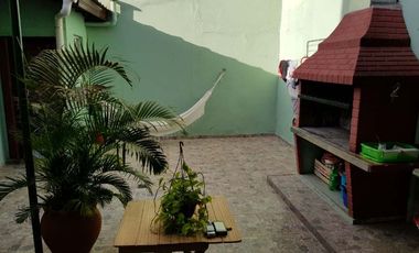 Casa con Departamento en venta en Lanus Oeste