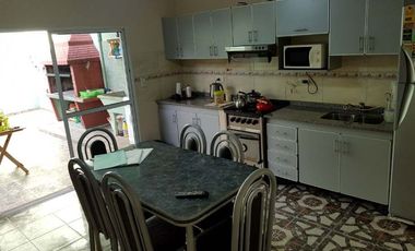 Casa con Departamento en venta en Lanus Oeste