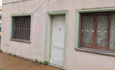 CASA EN JOSE LEON SUAREZ