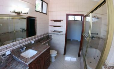 C093 - Venta Casa Mansión en Samborondón Primeros Kms - 4 dormitorios