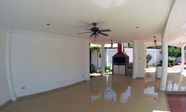 C093 - Venta Casa Mansión en Samborondón Primeros Kms - 4 dormitorios