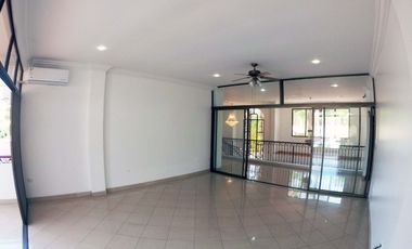 C093 - Venta Casa Mansión en Samborondón Primeros Kms - 4 dormitorios