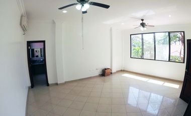 C093 - Venta Casa Mansión en Samborondón Primeros Kms - 4 dormitorios