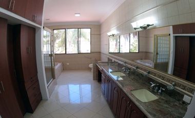 C093 - Venta Casa Mansión en Samborondón Primeros Kms - 4 dormitorios
