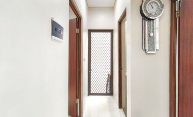 Rumah 2 Lt Strategis 10 Mnt ke Paradise Walk Serpong Siap KPR J-39295