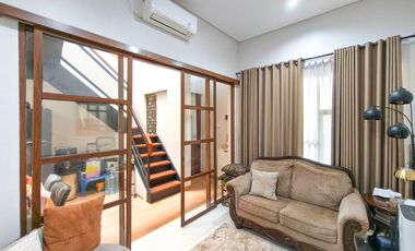 Rumah 2 Lt Strategis 10 Mnt ke Paradise Walk Serpong Siap KPR J-39295