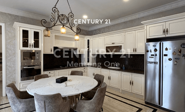 Rumah Besar Dengan Kolam Renang Menteng Inti Jakarta Pusat