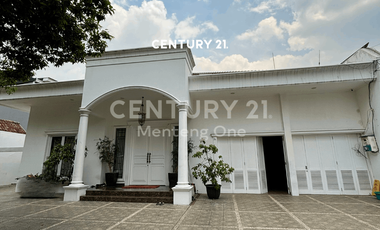 Rumah Besar Dengan Kolam Renang Menteng Inti Jakarta Pusat