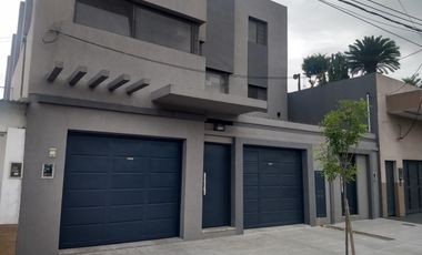Venta de Casa 3 ambientes con cochera y parque San Justo