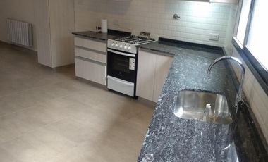 Venta de Casa 3 ambientes con cochera y parque San Justo