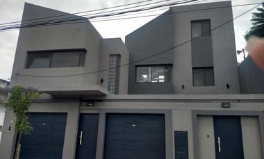 Venta de Casa 3 ambientes con cochera y parque San Justo