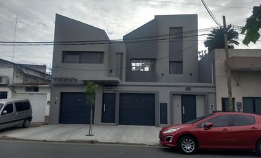 Venta de Casa 3 ambientes con cochera y parque San Justo