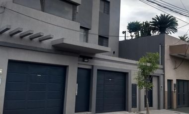 Venta de Casa 3 ambientes con cochera y parque San Justo