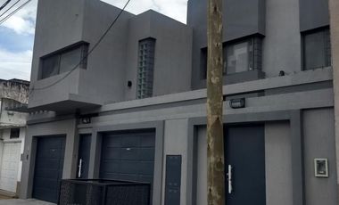 Venta de Casa 3 ambientes con cochera y parque San Justo