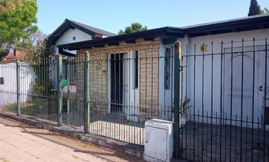 Casa tipo Chalet  en muy buen estado, permuta por dpto en San Miguel