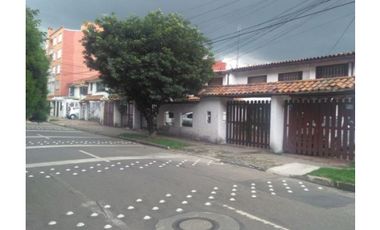 Bogota vendo casa para remodelar en el batan area 212 mts