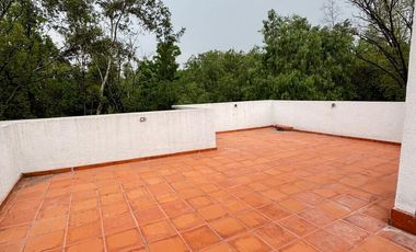 CASA NUEVA EN CONDOMINIO EN COYOACAN CON JARDIN Y ROOF GARDEN