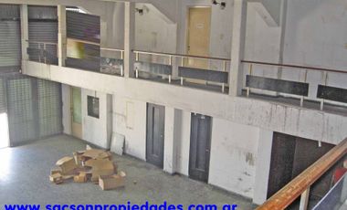 V304 Moron Venta amplio Local mas departamento 3 amb.