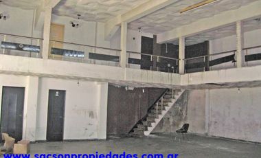 V304 Moron Venta amplio Local mas departamento 3 amb.