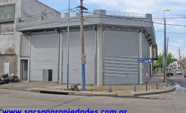 V304 Moron Venta amplio Local mas departamento 3 amb.