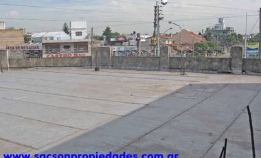 V304 Moron Venta amplio Local mas departamento 3 amb.