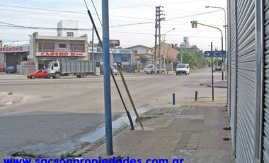 V304 Moron Venta amplio Local mas departamento 3 amb.