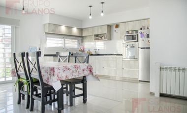 Casa en venta de seis ambientes - Barrio San Bernardo, Luján.