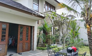Rumah Lux Kolam Renang Di Gegerkalong Bandung Kota