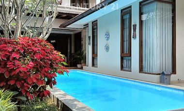 Rumah Lux Kolam Renang Di Gegerkalong Bandung Kota