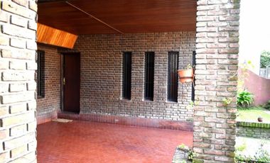 Venta / Permuta Excelente Casa Vicente Lopez -Florida